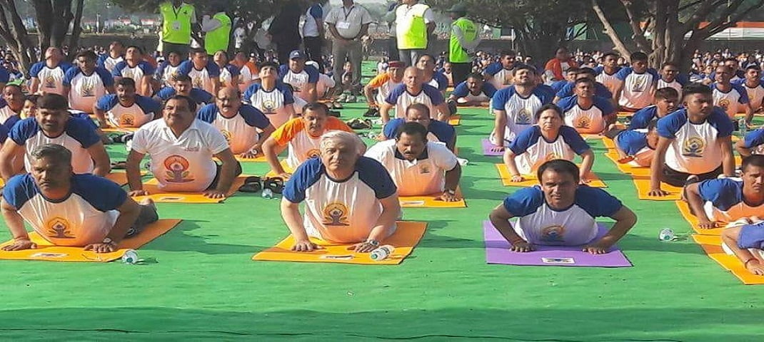 हजारों लोगों संग पीएम मोदी ने देहरादून में किया योग, लोगों में दिखा उत्साह 2 Hello Uttarakhand News »