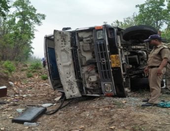 अनियन्त्रित होकर देहरादून में पलटी बस, 19 लोग घायल 2 Hello Uttarakhand News »