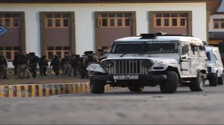 जम्मू कश्मीर में दो जगहों पर आतंकी हमला, 2 जवान शहीद 1 जम्मू कश्मीर में दो जगहों पर आतंकी हमला, 2 जवान शहीद 1 Hello Uttarakhand News »