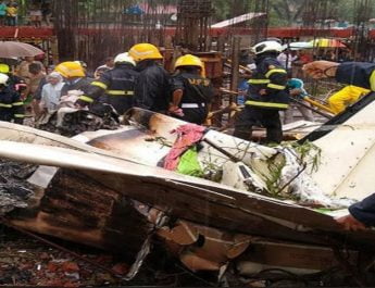 मुंबई के रिहायशी इलाके में गिरा बारह सीटर चार्टर्ड प्लेन, पांच की मौत 2 Hello Uttarakhand News »