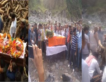 शहीद योगेश परगाईं को दी गई अंतिम विदाई, उमड़ पड़ा लोगों का हुजूम 4 Hello Uttarakhand News »