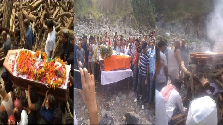 शहीद योगेश परगाईं को दी गई अंतिम विदाई, उमड़ पड़ा लोगों का हुजूम 1 Hello Uttarakhand News »