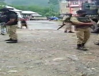 जम्मू कश्मीर में सीपीआरएफ के काफिले पर हमला, 2 जवान शहीद, 1 घायल 5 Hello Uttarakhand News »