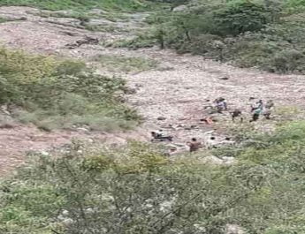 अनियंत्रित होकर 250 मीटर गहरी खाई में गिरी रोडवेज बस, हादसे में 10 की मौत, 13 घायल 2 Hello Uttarakhand News »