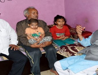 मुख्यमंत्री ने की शहीद मानवेन्द्र के परिवार से भेंट, एक आश्रित को मिलेगी नौकरी 4 Hello Uttarakhand News »