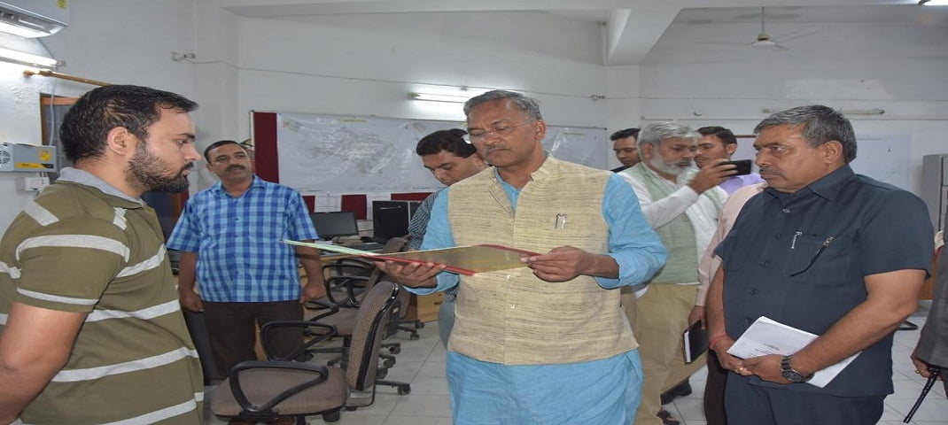 सीएम ने आपदा प्रबन्धन केन्द्र और दून चिकित्सालय का किया औचक निरीक्षण, जारी किए दिशा निर्देश... 2 Hello Uttarakhand News »