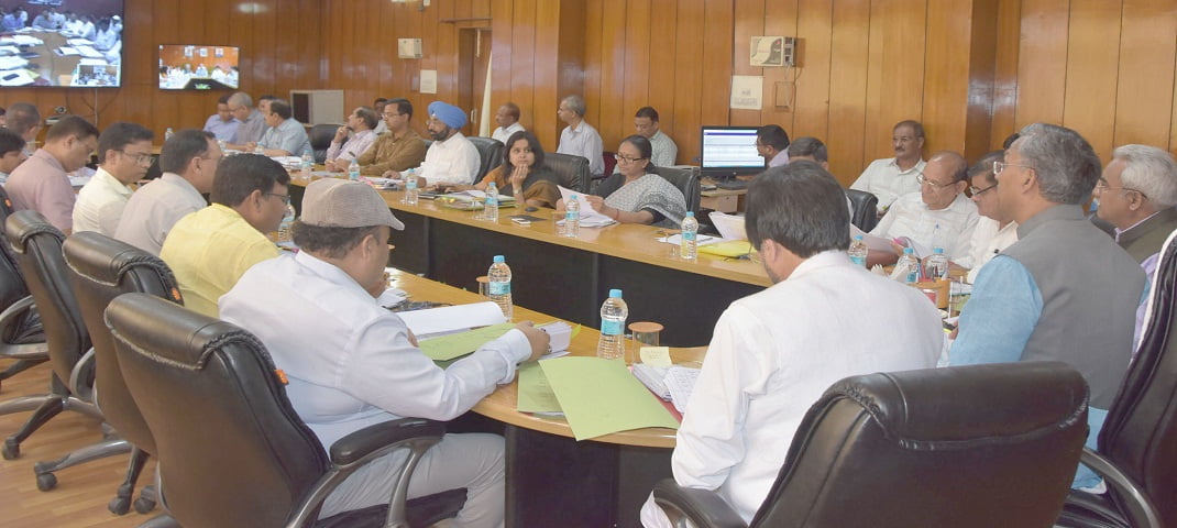 सीएम ने वीडियो कान्फ्रेंसिंग के जरिये की विधानसभा क्षेत्रों में विकास कार्यों समीक्षा... 2 Hello Uttarakhand News »