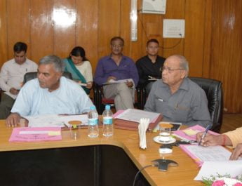 वीडियो कान्फ्रेंसिंग से सीएम ने नैनीताल जिले के सभी विधानसभा क्षेत्रों के विकास कार्यों की समीक्षा की 4 Hello Uttarakhand News »
