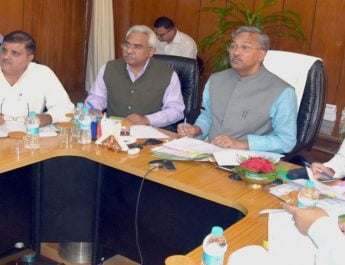 सीएम ने वीडियो कान्फ्रेंसिंग के जरिये की विधानसभा क्षेत्रों में विकास कार्यों समीक्षा... 8 Hello Uttarakhand News »
