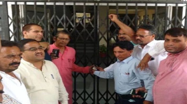 विभाग सख्त, शिक्षक संघठन भी अड़े 1 Hello Uttarakhand News »