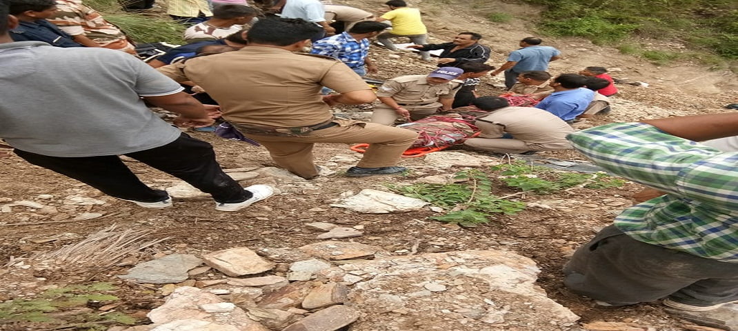 अनियंत्रित होकर 250 मीटर गहरी खाई में गिरी रोडवेज बस, हादसे में 10 की मौत, 13 घायल 2 Hello Uttarakhand News »