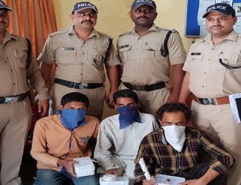 बन्द घरों मे चोरी करने वाले तीन शातिर गिरफ्तार, नगदी व लाखों की ज्वैलरी बरामद 4 Hello Uttarakhand News »