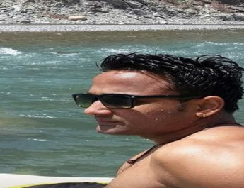 महिला ने इस तरह की जान देने की कोशिश, पुलिस के सिपाही ने बचाई महिला की जान... 2 Hello Uttarakhand News »