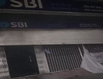 देर रात एस.बी.आई. बैंक की शाखा मेंं लगी आग, बैंक में रखे कम्प्यूटर और उपकरण जलकर खाक 5 Hello Uttarakhand News »