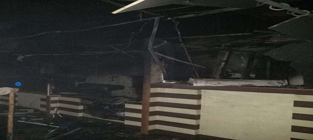 देर रात एस.बी.आई. बैंक की शाखा मेंं लगी आग, बैंक में रखे कम्प्यूटर और उपकरण जलकर खाक 2 देर रात एस.बी.आई. बैंक की शाखा मेंं लगी आग, बैंक में रखे कम्प्यूटर और उपकरण जलकर खाक 2 Hello Uttarakhand News »