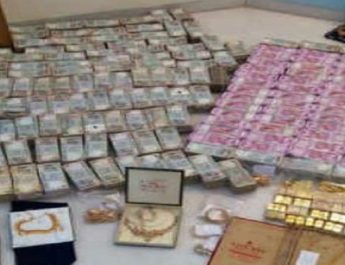 यूपी में आयकर विभाग की सबसे बड़ी बरामदगी,100 किलो सोना और 10 करोड़ कैश जब्त 3 Hello Uttarakhand News »