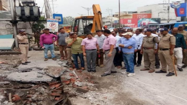 हाईकोर्ट के आदेश पर एक्शन में प्रशासन, दून में 67 अवैध अतिक्रमणों को किया गया ध्वस्त 1 Hello Uttarakhand News »