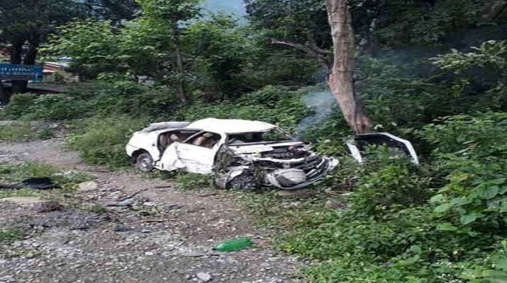 ऋषिकेश में कार खाई में गिरी, एक महिला की मौत, 10 लोग घायल 1 Hello Uttarakhand News »