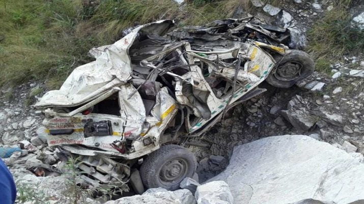 उत्तराखंड: गहरी खाई में गिरा वाहन, एक की मौत, एक घायल 1 उत्तराखंड: गहरी खाई में गिरा वाहन, एक की मौत, एक घायल 1 Hello Uttarakhand News »