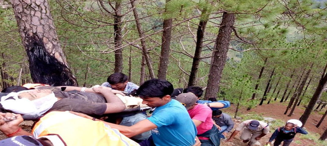 गहरी खाई में गिरी बोलेरो, 4 लोगों की मौत, 5 घायल... 2 Hello Uttarakhand News &raquo;