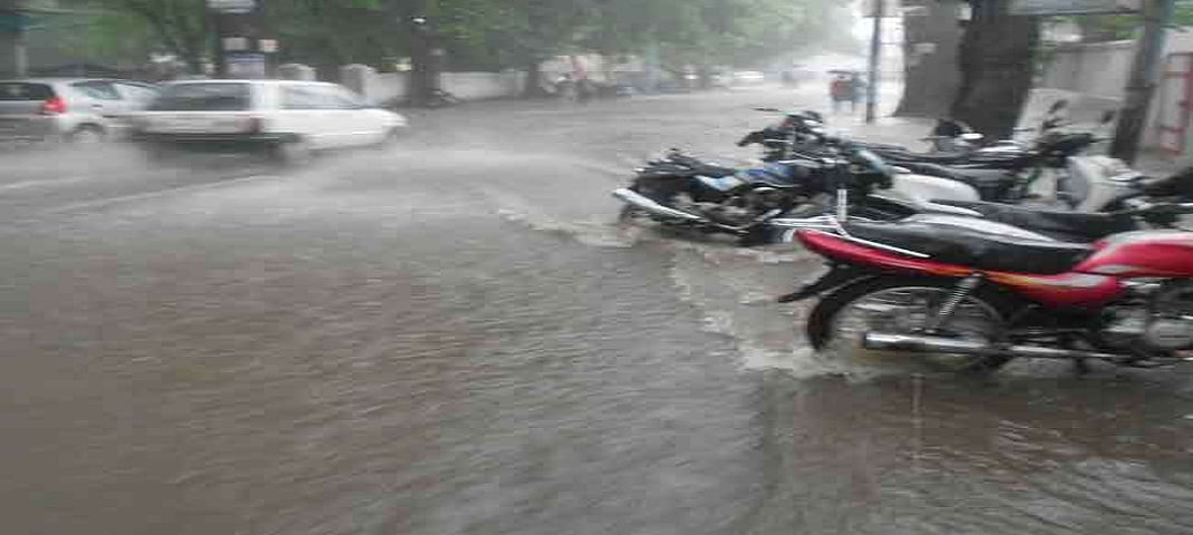 प्रदेश में भारी बारिश लोगों के लिए बनी आफत, सड़कों पर हुआ जलभराव 2 प्रदेश में भारी बारिश लोगों के लिए बनी आफत, सड़कों पर हुआ जलभराव 2 Hello Uttarakhand News »