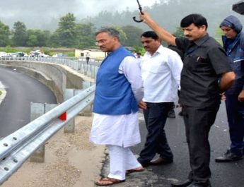 सीएम ने लोनिवि के अधिकारियों को लगाई कड़ी फटकार, जांच के दिए गये आदेश 3 Hello Uttarakhand News »