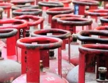 एक बार फिर महंगी हुई रसोई गैस, जानिये अब क्या होगी कीमत... 4 Hello Uttarakhand News »