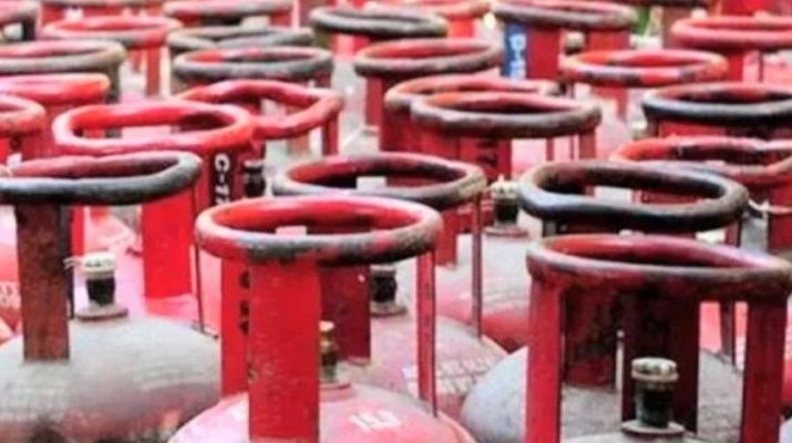 एक बार फिर महंगी हुई रसोई गैस, जानिये अब क्या होगी कीमत... 1 एक बार फिर महंगी हुई रसोई गैस, जानिये अब क्या होगी कीमत... 1 Hello Uttarakhand News »