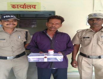 हरिद्वार पुलिस की गिरफ्त में हिस्ट्रीशीटर, पहले से 23 मामले दर्ज... 4 Hello Uttarakhand News »