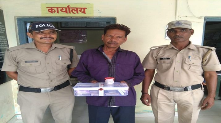 हरिद्वार पुलिस की गिरफ्त में हिस्ट्रीशीटर, पहले से 23 मामले दर्ज... 1 हरिद्वार पुलिस की गिरफ्त में हिस्ट्रीशीटर, पहले से 23 मामले दर्ज... 1 Hello Uttarakhand News »