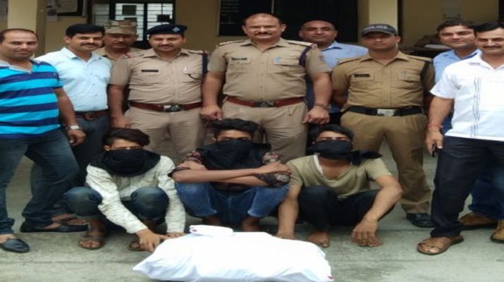 दुकान का शटर तोड़ लाखों का सामान उड़ाने वाले चोर चढ़े पुलिस के हत्थे.. 1 दुकान का शटर तोड़ लाखों का सामान उड़ाने वाले चोर चढ़े पुलिस के हत्थे.. 1 Hello Uttarakhand News »