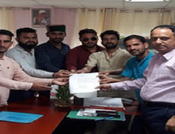 छात्र संगठन ने उठाया स्नातकोत्तर की कक्षाएं संचालित करने का मामला, सौंपा ज्ञापन 2 Hello Uttarakhand News »