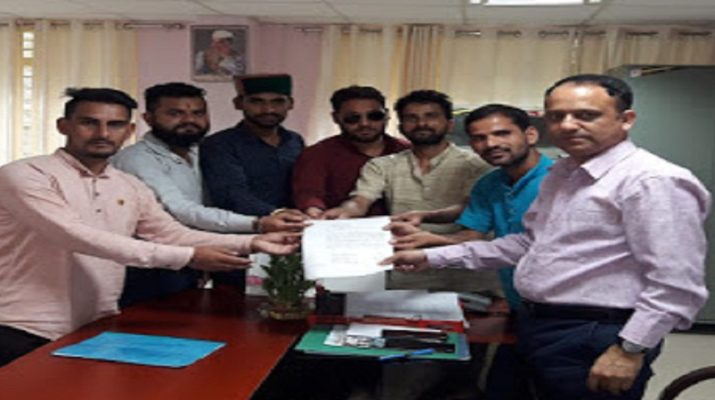 छात्र संगठन ने उठाया स्नातकोत्तर की कक्षाएं संचालित करने का मामला, सौंपा ज्ञापन 1 Hello Uttarakhand News »