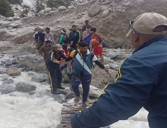 पुलिस और एसडीआरएफ की टीम ने बचाई 100 कांवड़ियों की जान 2 Hello Uttarakhand News »