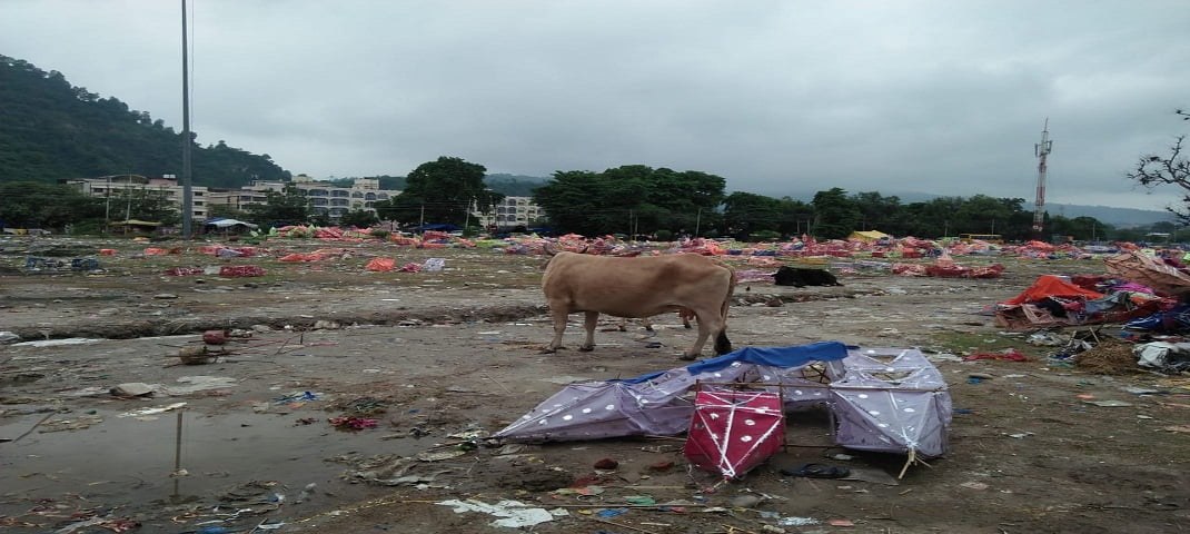 गंदगी छोड भागे कांवड बाजार के ठेकेदार ,नगर निगम की बढ़ी परेशानी 2 Hello Uttarakhand News »