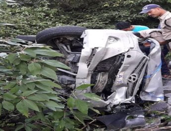 देवप्रयाग में कार खाई में गिरी, दो घायल 3 Hello Uttarakhand News »