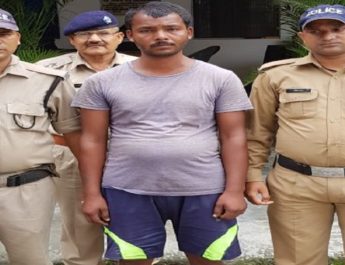 सड़क पर सरेआम महिला के साथ छेड़छाड़ व अश्लील हरकतें करने वाला मनचला गिरफ्तार 3 Hello Uttarakhand News »