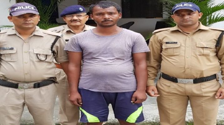 सड़क पर सरेआम महिला के साथ छेड़छाड़ व अश्लील हरकतें करने वाला मनचला गिरफ्तार 1 Hello Uttarakhand News »