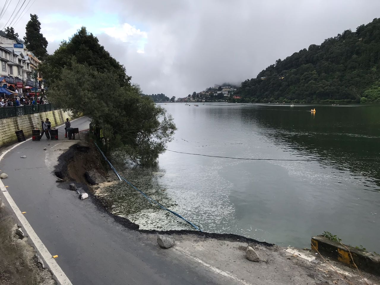 नैनीझील में समाई माल रोड, वाहनों की आवाजाही बंद 2 Hello Uttarakhand News »