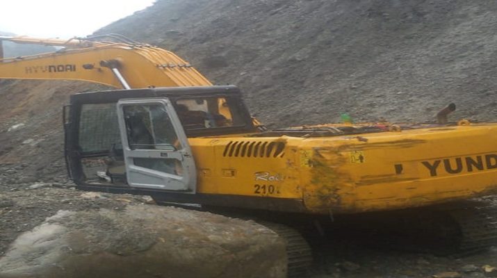 बार-बार बद्रीनाथ व केदारनाथ मार्ग बाधित होने से बढ़ रही लोगों की परेशानियां 1 Hello Uttarakhand News »