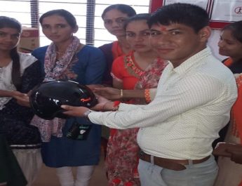 अनूठा सन्देश: यहाँ बहनों ने राखी के साथ भाइयों को दिए हेलमेट 3 Hello Uttarakhand News »