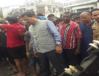 बारिश से बिन्दाल नदी में आयी बाढ, कई दुकाने ध्वस्त 2 Hello Uttarakhand News »