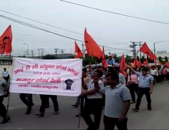 आईटीसी श्रमिको ने किया सडक पर प्रदर्शन 3 Hello Uttarakhand News »