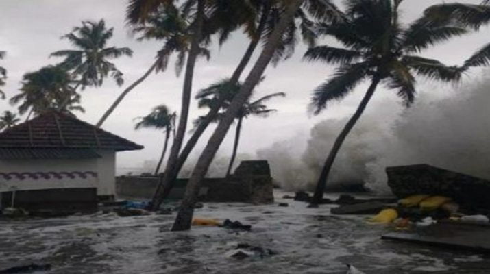 केरल में भारी बारिश और भूस्खलन से भारी तबाही, अबतक 22 लोगों की मौत 1 Hello Uttarakhand News »