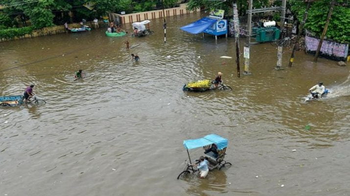 केरल में बाढ़ से भारी तबाही, अबतक 29 लोगों की मौत, 50 हजार से ज्यादा लोग बेघर 1 Hello Uttarakhand News »