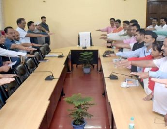 मुख्यमंत्री ने 'हिन्दुस्तान हिमालय बचाओ अभियान' के तहत हिमालय के संरक्षण की दिलाई शपथ 4 Hello Uttarakhand News »