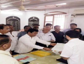 मनोहर पर्रिकर की खराब सेहत के बीच कांग्रेस ने गोवा में सरकार बनाने का पेश किया दावा 3 Hello Uttarakhand News »