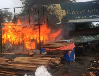 मच्छर भगाने के लिए जलाया मॉर्टिन, गोदाम जलकर खाक 3 Hello Uttarakhand News »