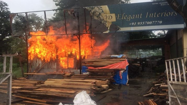 मच्छर भगाने के लिए जलाया मॉर्टिन, गोदाम जलकर खाक 1 Hello Uttarakhand News &raquo;