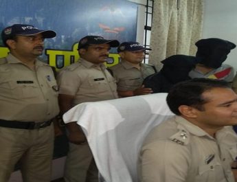 नैनीताल में नाबालिक से छेड़छाड़ करने वाले स्कूल बस ड्राईवर एवं हैल्पर गिरफ्तार 2 Hello Uttarakhand News »